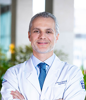 Dr. Gustavo Nader Marta