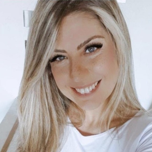 Anne Carrari